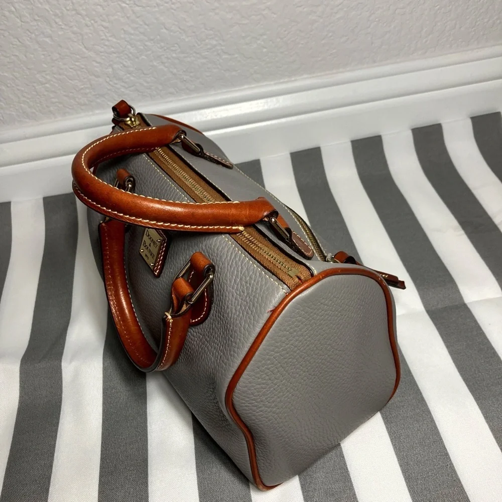 Authentic  Dooney & Bourke elephant gray pebbled leather barrel (Trudy) satchel - Picture 4 of 15